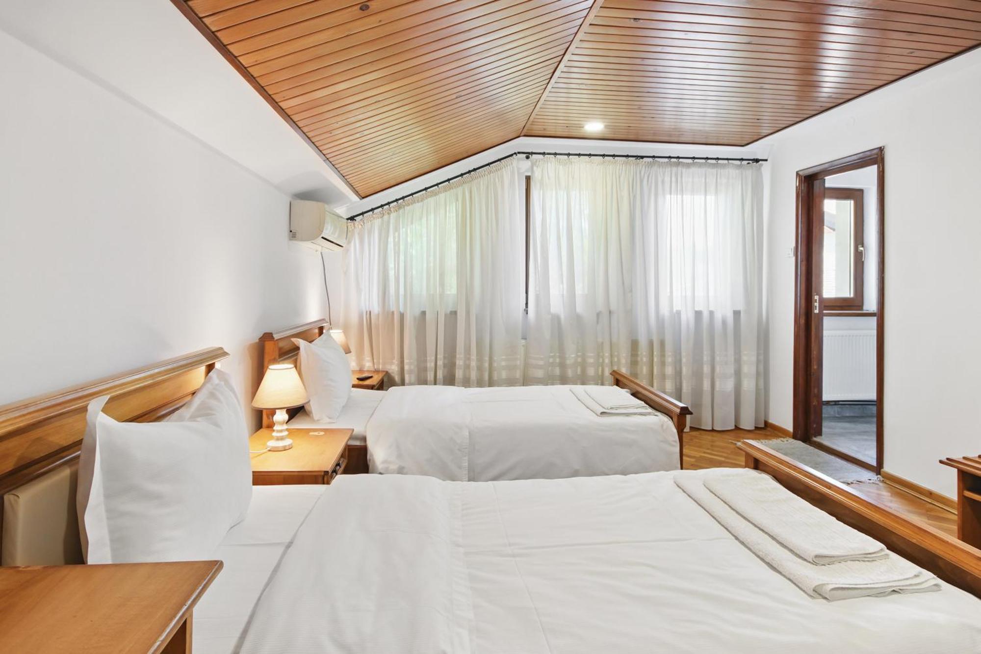 Casa Galand Otel Parscov Dış mekan fotoğraf