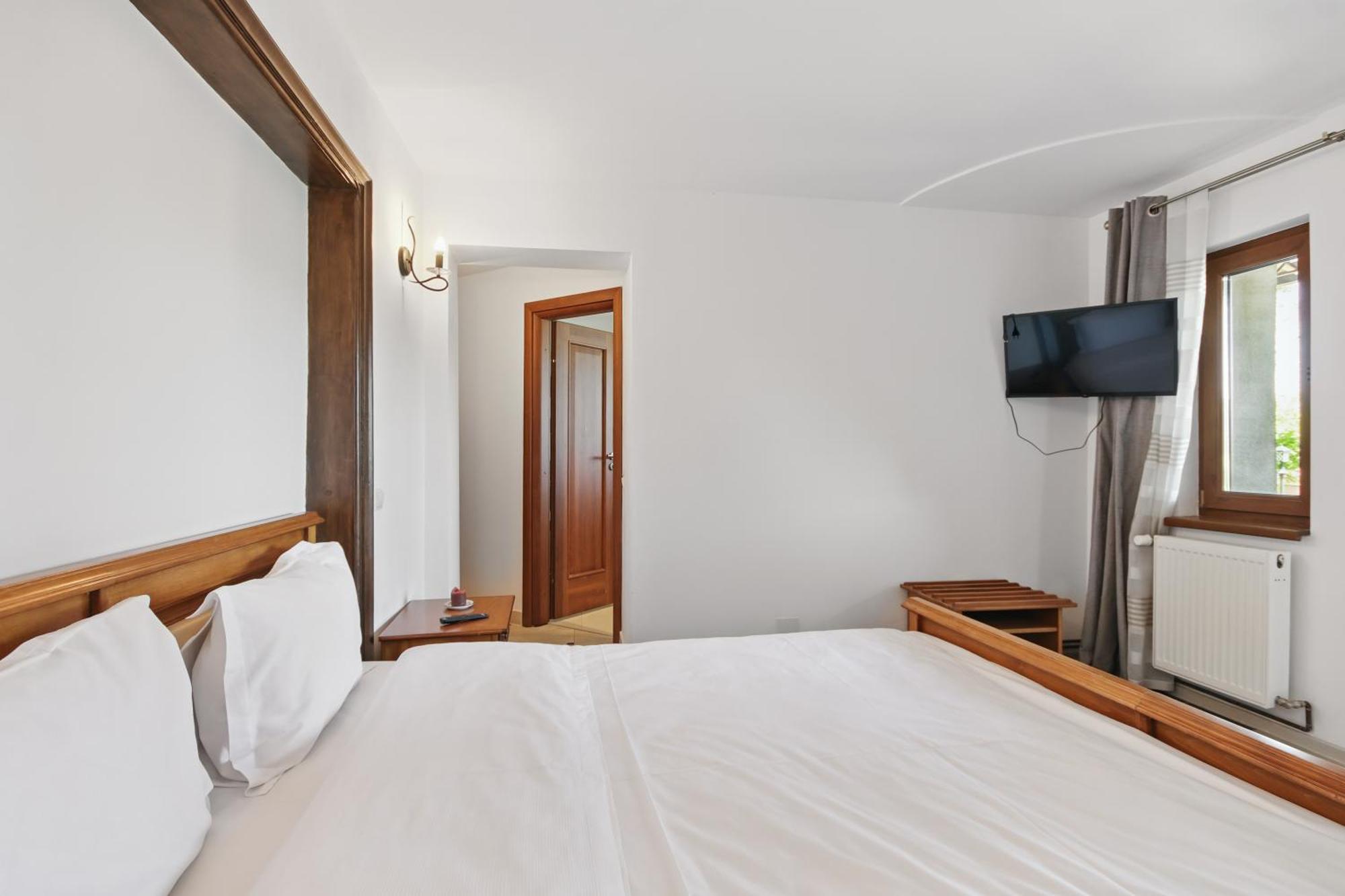 Casa Galand Otel Parscov Dış mekan fotoğraf